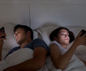 10 Surprising Reasons Why Phones Kill Relationships